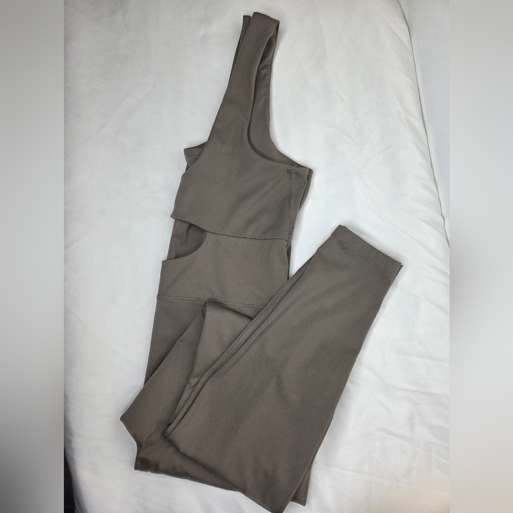 All in Motion Size M Beige Bodysuit - Picture 3 of 8